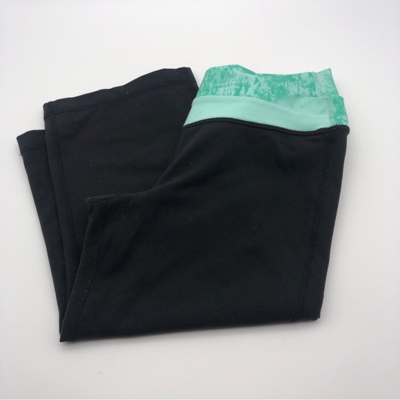 Lululemon Cropped/Capri Leggings  Black w/Layered Green Belt Sz 4 - Picture 5 of 6